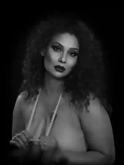 Bold Glamour in Black and White